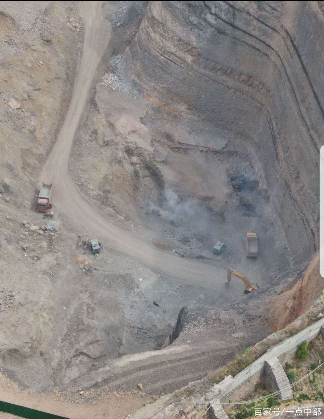 登封徐庄镇矿山无续开采 扬尘噪音污染成民生痛点
