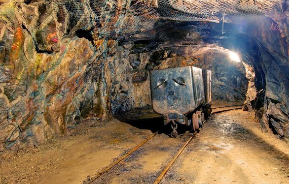 矿山开采安全距离解析 保障生产安全的重要参数